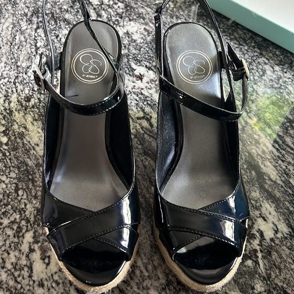 Like new, Jessica Simpson black patent platform Sandals. - Picture 3 of 11